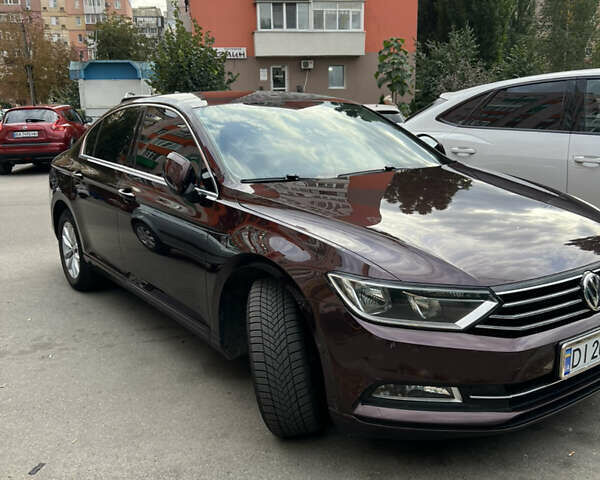 Красный Фольксваген Пассат, объемом двигателя 1.6 л и пробегом 262 тыс. км за 14700 $, фото 1 на Automoto.ua