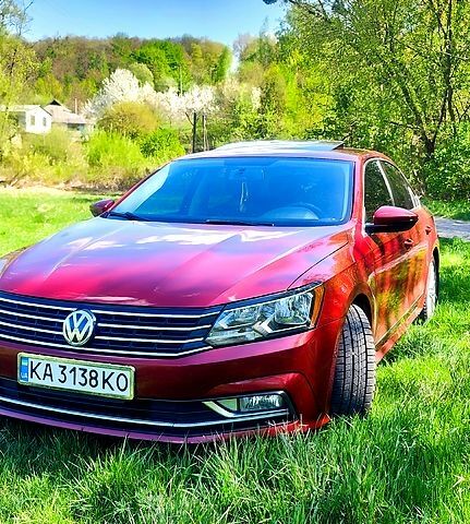 Красный Фольксваген Пассат, объемом двигателя 1.8 л и пробегом 142 тыс. км за 11900 $, фото 1 на Automoto.ua