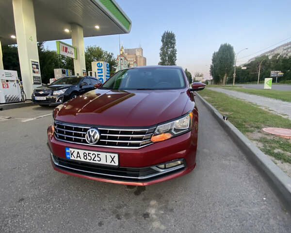 Красный Фольксваген Пассат, объемом двигателя 1.8 л и пробегом 142 тыс. км за 10500 $, фото 1 на Automoto.ua