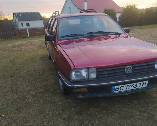 Червоний Фольксваген Пассат, об'ємом двигуна 1.6 л та пробігом 999 тис. км за 1650 $, фото 1 на Automoto.ua