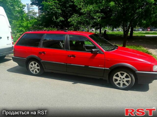 Красный Фольксваген Пассат, объемом двигателя 1.8 л и пробегом 413 тыс. км за 3200 $, фото 1 на Automoto.ua