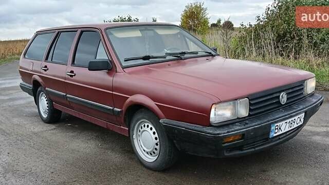 Красный Фольксваген Пассат, объемом двигателя 1.6 л и пробегом 345 тыс. км за 1499 $, фото 1 на Automoto.ua