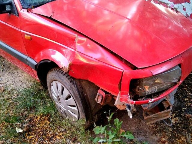 Червоний Фольксваген Пассат, об'ємом двигуна 1.8 л та пробігом 300 тис. км за 500 $, фото 1 на Automoto.ua