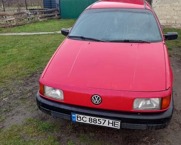 Красный Фольксваген Пассат, объемом двигателя 1.8 л и пробегом 285 тыс. км за 1700 $, фото 1 на Automoto.ua