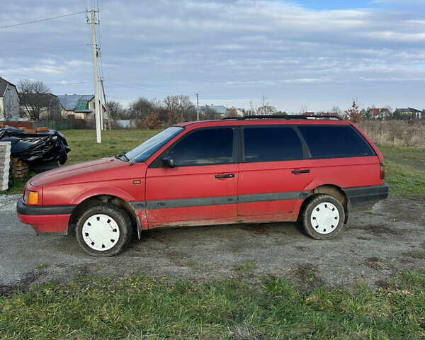 Красный Фольксваген Пассат, объемом двигателя 1.8 л и пробегом 430 тыс. км за 900 $, фото 1 на Automoto.ua