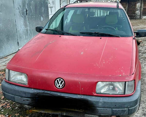 Красный Фольксваген Пассат, объемом двигателя 1.6 л и пробегом 600 тыс. км за 1100 $, фото 1 на Automoto.ua