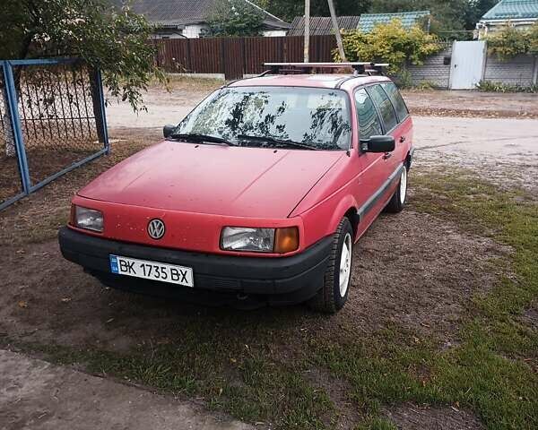 Красный Фольксваген Пассат, объемом двигателя 1.78 л и пробегом 385 тыс. км за 1850 $, фото 1 на Automoto.ua