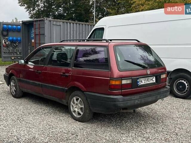 Красный Фольксваген Пассат, объемом двигателя 1.8 л и пробегом 334 тыс. км за 2150 $, фото 1 на Automoto.ua