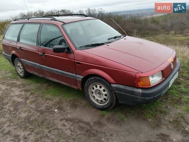 Красный Фольксваген Пассат, объемом двигателя 1.8 л и пробегом 350 тыс. км за 1200 $, фото 1 на Automoto.ua