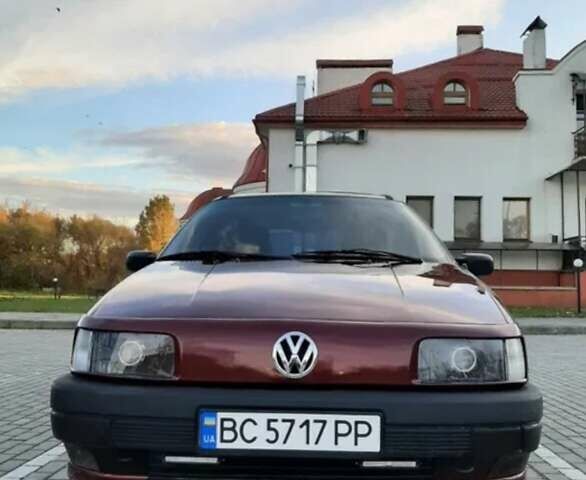 Красный Фольксваген Пассат, объемом двигателя 1.8 л и пробегом 380 тыс. км за 2600 $, фото 1 на Automoto.ua