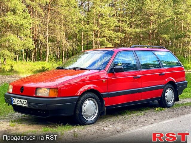 Красный Фольксваген Пассат, объемом двигателя 1.8 л и пробегом 350 тыс. км за 2850 $, фото 1 на Automoto.ua