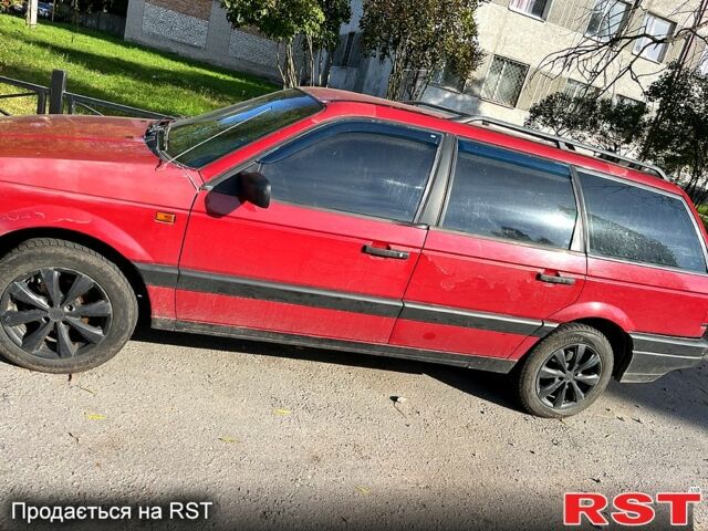 Красный Фольксваген Пассат, объемом двигателя 1.8 л и пробегом 400 тыс. км за 500 $, фото 1 на Automoto.ua