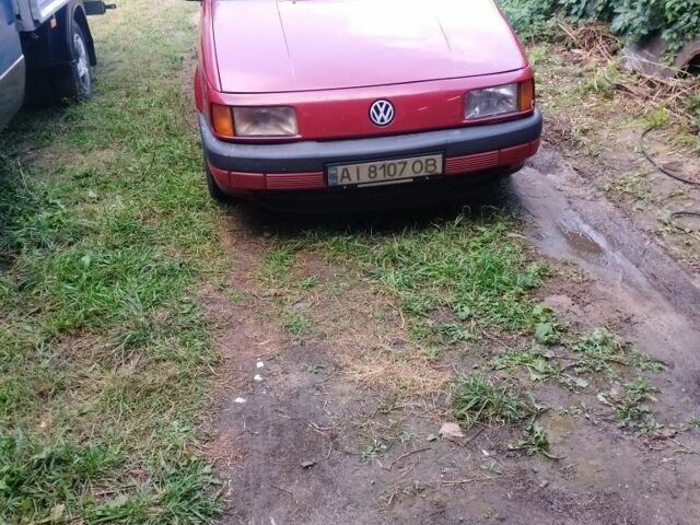 Красный Фольксваген Пассат, объемом двигателя 1.8 л и пробегом 565 тыс. км за 1269 $, фото 1 на Automoto.ua