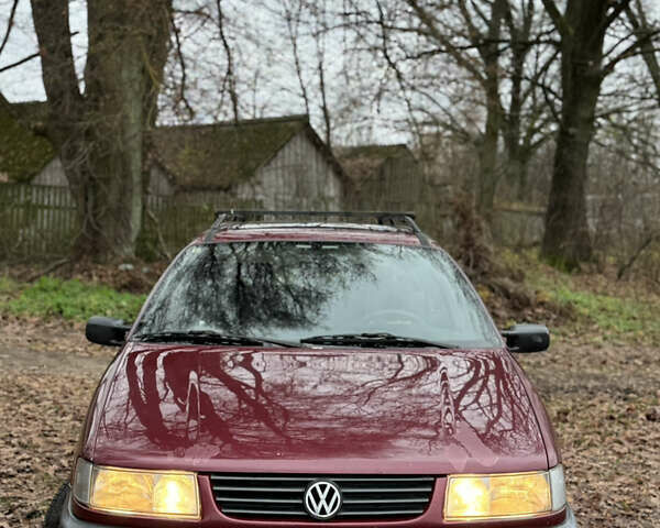 Червоний Фольксваген Пассат, об'ємом двигуна 1.8 л та пробігом 230 тис. км за 2299 $, фото 1 на Automoto.ua