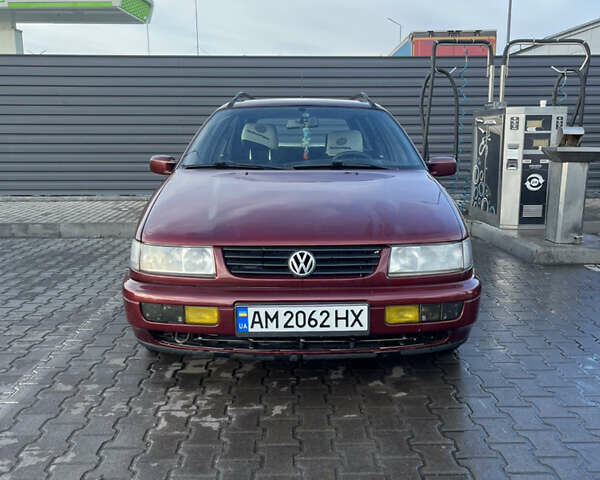 Красный Фольксваген Пассат, объемом двигателя 1.78 л и пробегом 412 тыс. км за 2850 $, фото 1 на Automoto.ua