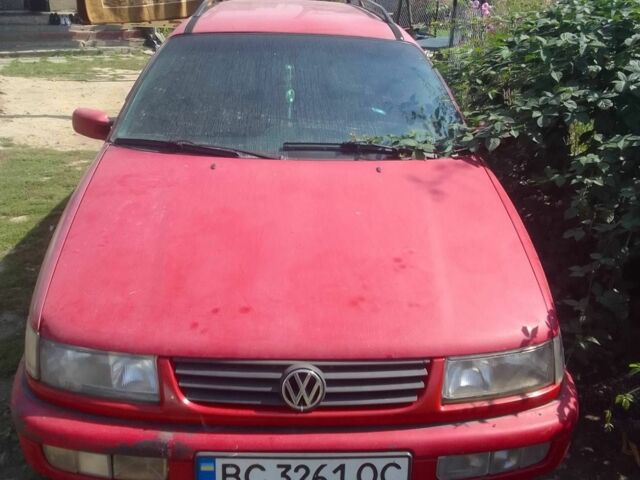 Красный Фольксваген Пассат, объемом двигателя 1.8 л и пробегом 260 тыс. км за 1900 $, фото 1 на Automoto.ua