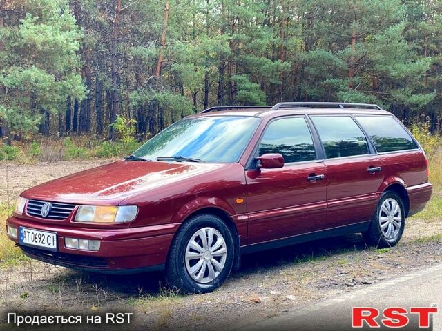 Червоний Фольксваген Пассат, об'ємом двигуна 1.6 л та пробігом 340 тис. км за 3450 $, фото 1 на Automoto.ua