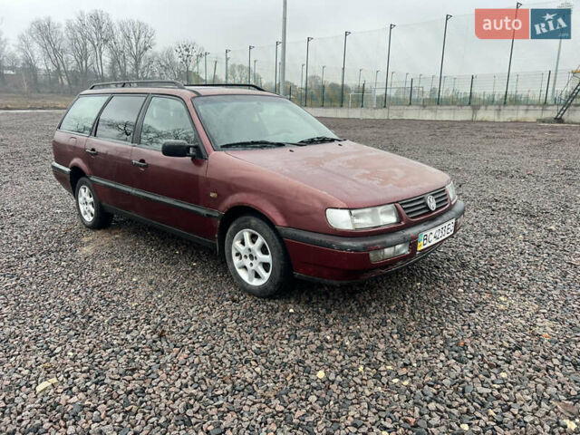 Красный Фольксваген Пассат, объемом двигателя 1.9 л и пробегом 499 тыс. км за 1350 $, фото 1 на Automoto.ua