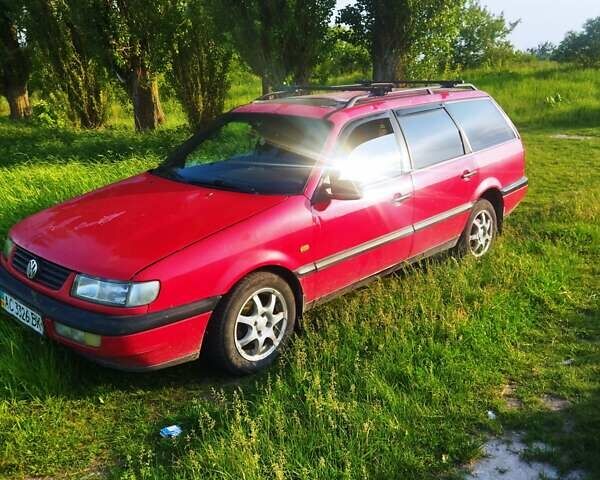 Червоний Фольксваген Пассат, об'ємом двигуна 1.8 л та пробігом 386 тис. км за 2300 $, фото 1 на Automoto.ua