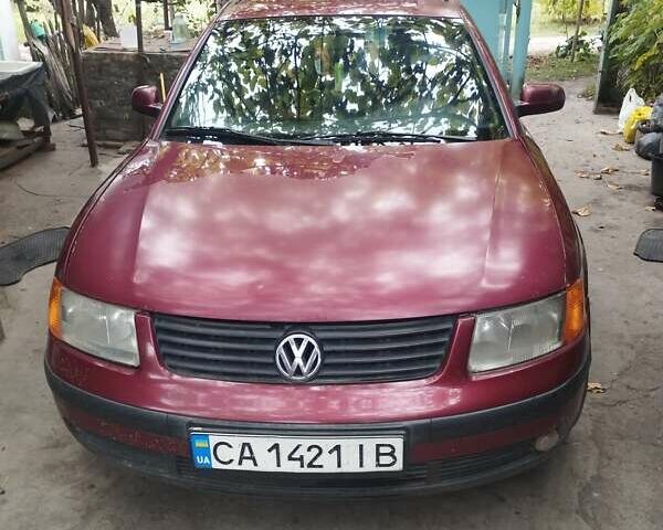 Червоний Фольксваген Пассат, об'ємом двигуна 1.9 л та пробігом 350 тис. км за 2800 $, фото 1 на Automoto.ua