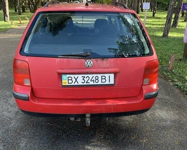 Красный Фольксваген Пассат, объемом двигателя 1.8 л и пробегом 277 тыс. км за 3300 $, фото 1 на Automoto.ua