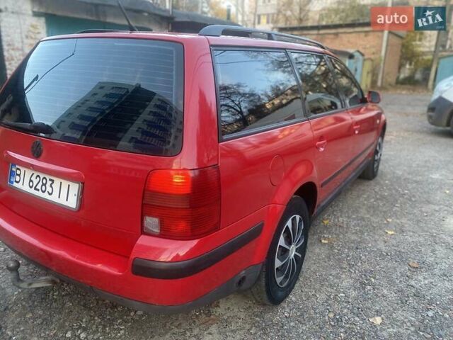 Красный Фольксваген Пассат, объемом двигателя 1.6 л и пробегом 300 тыс. км за 3300 $, фото 1 на Automoto.ua