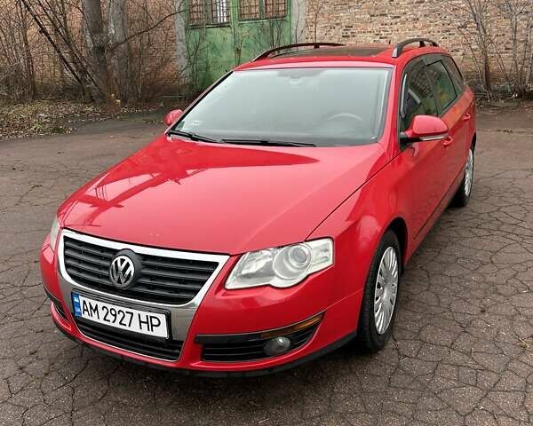 Красный Фольксваген Пассат, объемом двигателя 1.6 л и пробегом 242 тыс. км за 4500 $, фото 1 на Automoto.ua