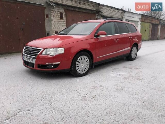 Красный Фольксваген Пассат, объемом двигателя 1.6 л и пробегом 323 тыс. км за 5000 $, фото 1 на Automoto.ua