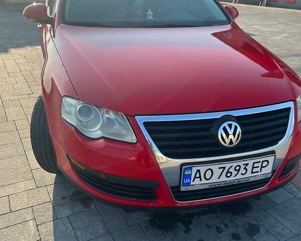 Красный Фольксваген Пассат, объемом двигателя 1.9 л и пробегом 200 тыс. км за 6000 $, фото 1 на Automoto.ua