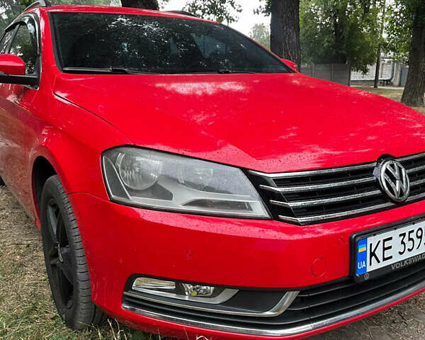 Красный Фольксваген Пассат, объемом двигателя 1.39 л и пробегом 280 тыс. км за 7500 $, фото 1 на Automoto.ua