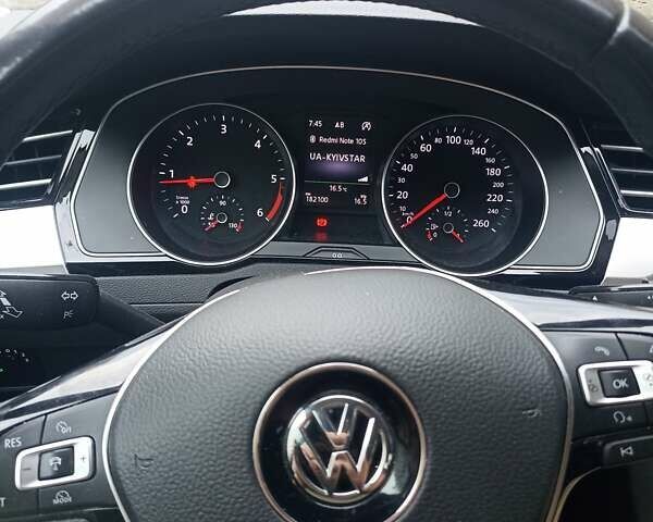 Красный Фольксваген Пассат, объемом двигателя 1.6 л и пробегом 183 тыс. км за 13200 $, фото 1 на Automoto.ua