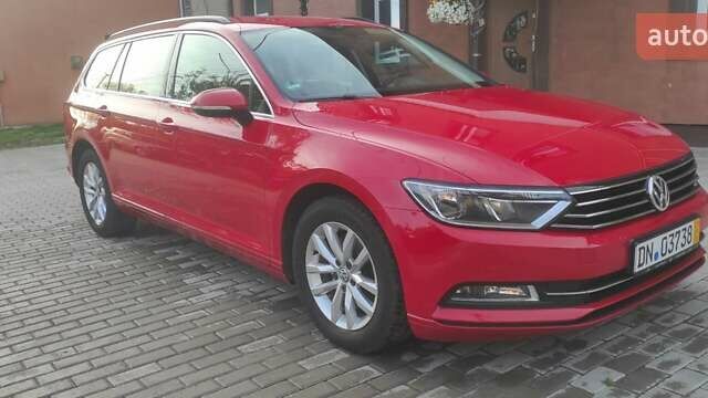 Червоний Фольксваген Пассат, об'ємом двигуна 1.6 л та пробігом 274 тис. км за 13900 $, фото 1 на Automoto.ua