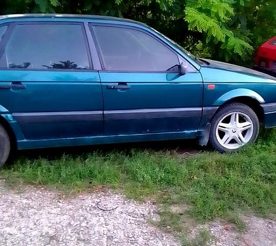 Фольксваген Пассат 1992 в Черновцах на Automoto.ua Фольксваген Пассат, объемом двигателя 1.8 л и пробегом 100 тыс. км за 1400 $, фото 1 на Automoto.ua