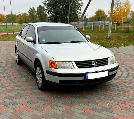 Фольксваген Пассат, объемом двигателя 1.8 л и пробегом 321 тыс. км за 3700 $, фото 1 на Automoto.ua