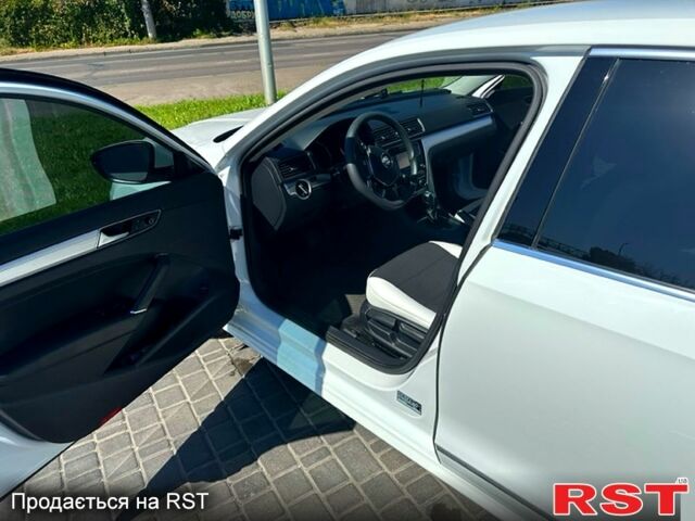 Фольксваген Пассат, объемом двигателя 1.8 л и пробегом 107 тыс. км за 13500 $, фото 1 на Automoto.ua