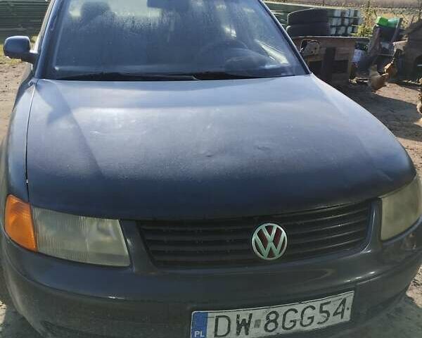 Фольксваген Пассат, объемом двигателя 1.6 л и пробегом 312 тыс. км за 1500 $, фото 1 на Automoto.ua