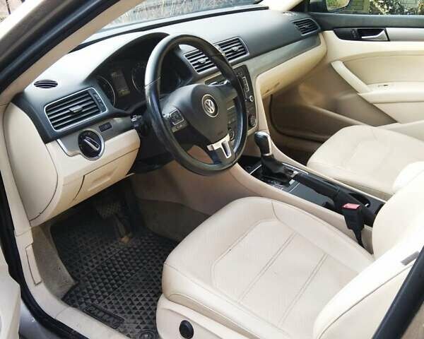 Желтый Фольксваген Пассат, объемом двигателя 1.8 л и пробегом 160 тыс. км за 10500 $, фото 1 на Automoto.ua