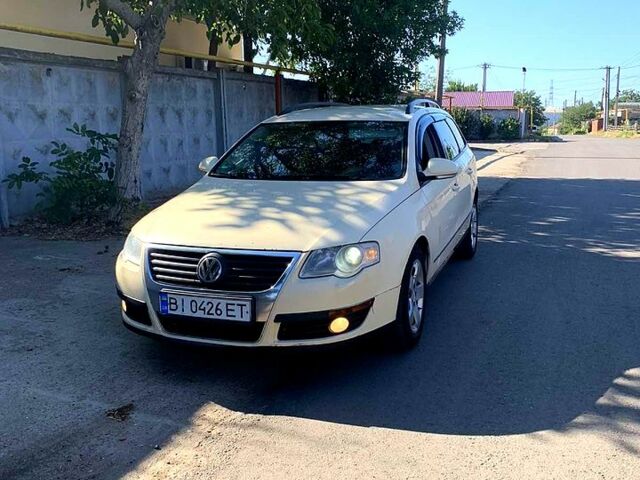 Желтый Фольксваген Пассат, объемом двигателя 2 л и пробегом 350 тыс. км за 3550 $, фото 1 на Automoto.ua