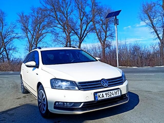 Желтый Фольксваген Пассат, объемом двигателя 1.4 л и пробегом 175 тыс. км за 7400 $, фото 1 на Automoto.ua