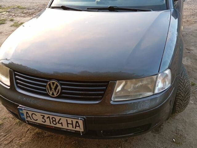 Серый Фольксваген Пассат, объемом двигателя 1.8 л и пробегом 185 тыс. км за 4000 $, фото 1 на Automoto.ua