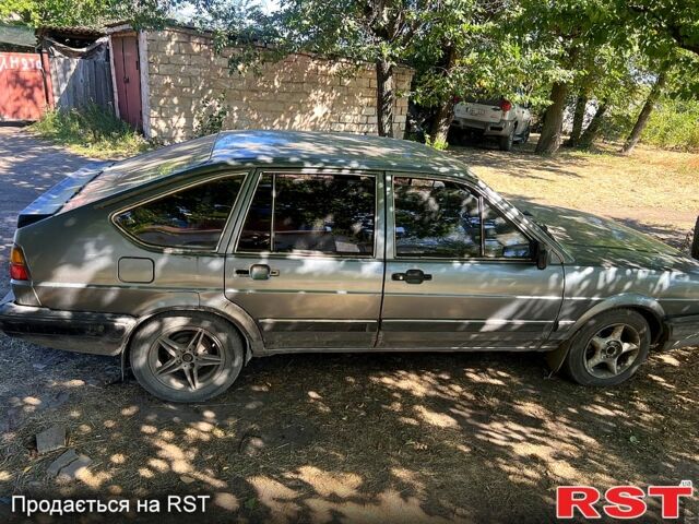 Сірий Фольксваген Пассат, об'ємом двигуна 1.6 л та пробігом 666 тис. км за 1000 $, фото 1 на Automoto.ua