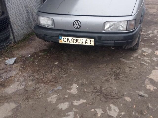 Серый Фольксваген Пассат, объемом двигателя 1.8 л и пробегом 300 тыс. км за 900 $, фото 1 на Automoto.ua