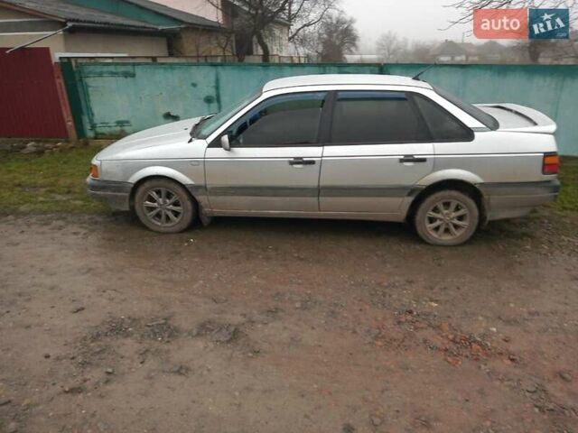 Серый Фольксваген Пассат, объемом двигателя 1.6 л и пробегом 300 тыс. км за 1600 $, фото 1 на Automoto.ua