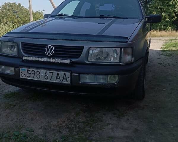 Сірий Фольксваген Пассат, об'ємом двигуна 1.8 л та пробігом 230 тис. км за 1600 $, фото 1 на Automoto.ua