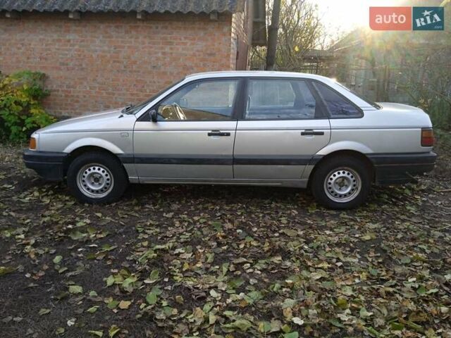 Сірий Фольксваген Пассат, об'ємом двигуна 1.6 л та пробігом 403 тис. км за 1800 $, фото 1 на Automoto.ua