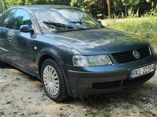 Серый Фольксваген Пассат, объемом двигателя 1.9 л и пробегом 362 тыс. км за 1500 $, фото 1 на Automoto.ua