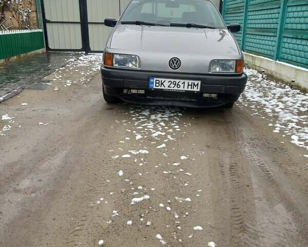 Серый Фольксваген Пассат, объемом двигателя 1.8 л и пробегом 200 тыс. км за 1900 $, фото 1 на Automoto.ua