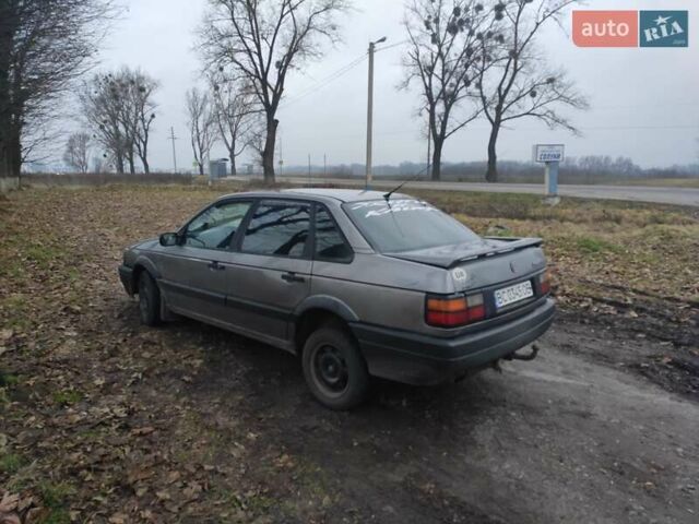 Серый Фольксваген Пассат, объемом двигателя 1.8 л и пробегом 350 тыс. км за 2200 $, фото 1 на Automoto.ua