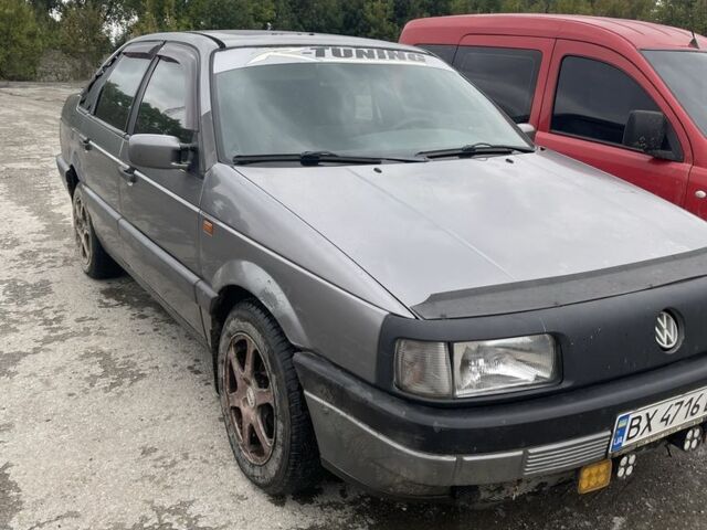 Серый Фольксваген Пассат, объемом двигателя 1.8 л и пробегом 300 тыс. км за 600 $, фото 1 на Automoto.ua