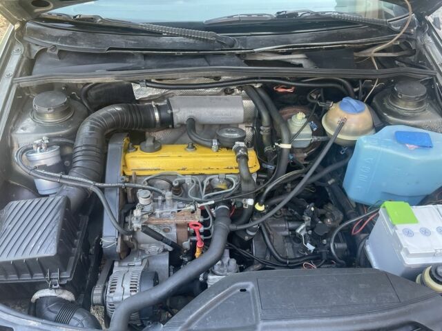 Серый Фольксваген Пассат, объемом двигателя 1.9 л и пробегом 400 тыс. км за 2500 $, фото 1 на Automoto.ua